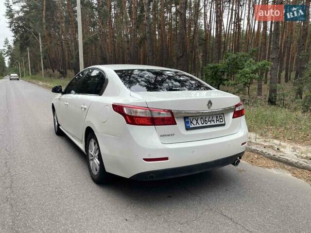 Білий Рено Латітьюд, об'ємом двигуна 2 л та пробігом 185 тис. км за 6950 $, фото 7 на Automoto.ua