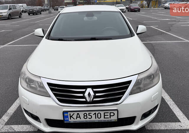 Білий Рено Латітьюд, об'ємом двигуна 2 л та пробігом 202 тис. км за 7900 $, фото 2 на Automoto.ua