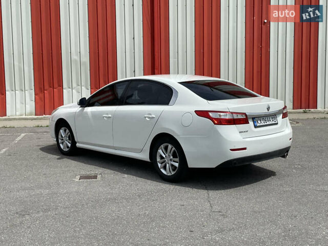 Белый Рено Латитьюд, объемом двигателя 2 л и пробегом 185 тыс. км за 7300 $, фото 7 на Automoto.ua