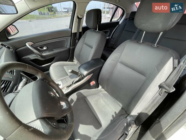 Белый Рено Латитьюд, объемом двигателя 2 л и пробегом 185 тыс. км за 7300 $, фото 17 на Automoto.ua