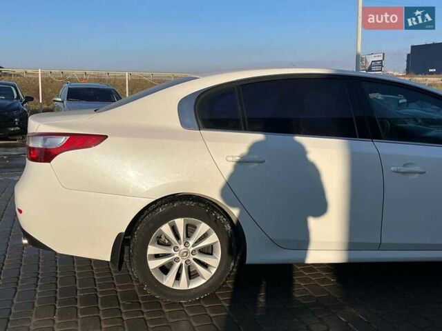 Белый Рено Латитьюд, объемом двигателя 2 л и пробегом 187 тыс. км за 7290 $, фото 3 на Automoto.ua