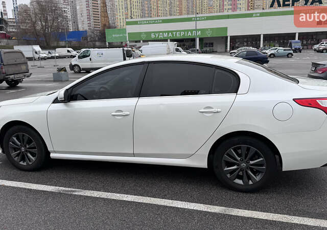 Білий Рено Латітьюд, об'ємом двигуна 2 л та пробігом 202 тис. км за 7900 $, фото 5 на Automoto.ua