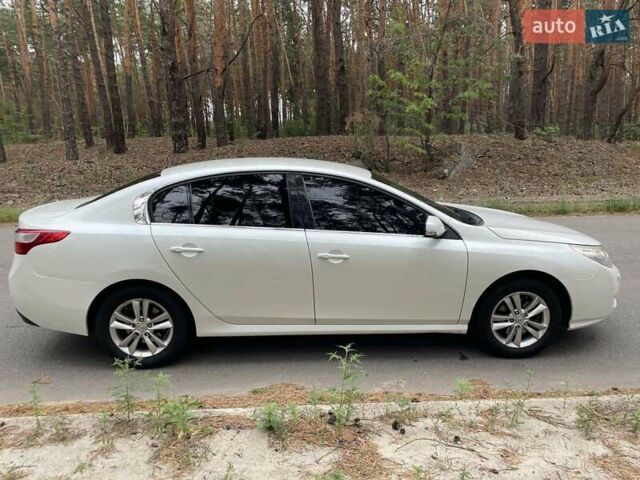 Білий Рено Латітьюд, об'ємом двигуна 2 л та пробігом 185 тис. км за 7100 $, фото 5 на Automoto.ua
