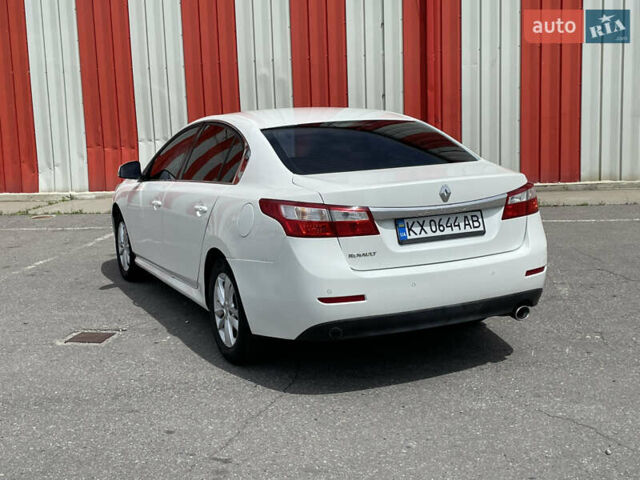 Белый Рено Латитьюд, объемом двигателя 2 л и пробегом 185 тыс. км за 7300 $, фото 6 на Automoto.ua