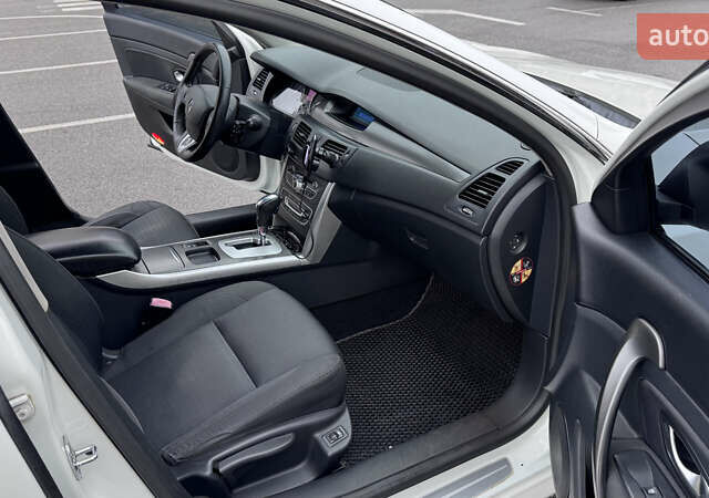 Білий Рено Латітьюд, об'ємом двигуна 2 л та пробігом 202 тис. км за 7900 $, фото 11 на Automoto.ua