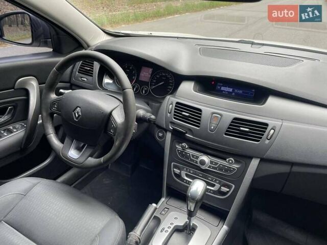 Белый Рено Латитьюд, объемом двигателя 2 л и пробегом 185 тыс. км за 6999 $, фото 16 на Automoto.ua