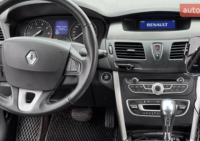 Білий Рено Латітьюд, об'ємом двигуна 2 л та пробігом 202 тис. км за 7900 $, фото 16 на Automoto.ua