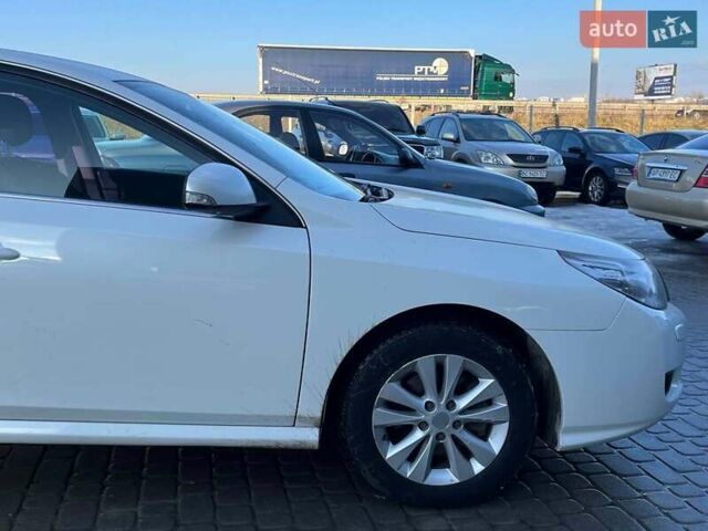 Белый Рено Латитьюд, объемом двигателя 2 л и пробегом 187 тыс. км за 7290 $, фото 5 на Automoto.ua
