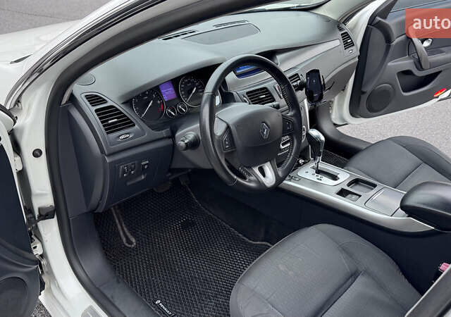 Білий Рено Латітьюд, об'ємом двигуна 2 л та пробігом 202 тис. км за 7900 $, фото 12 на Automoto.ua