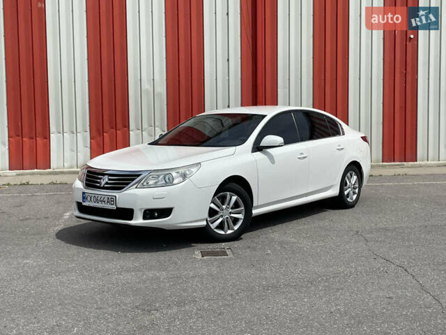 Белый Рено Латитьюд, объемом двигателя 2 л и пробегом 185 тыс. км за 7300 $, фото 10 на Automoto.ua