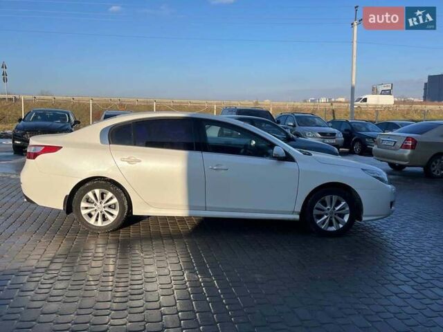Белый Рено Латитьюд, объемом двигателя 2 л и пробегом 187 тыс. км за 7290 $, фото 4 на Automoto.ua