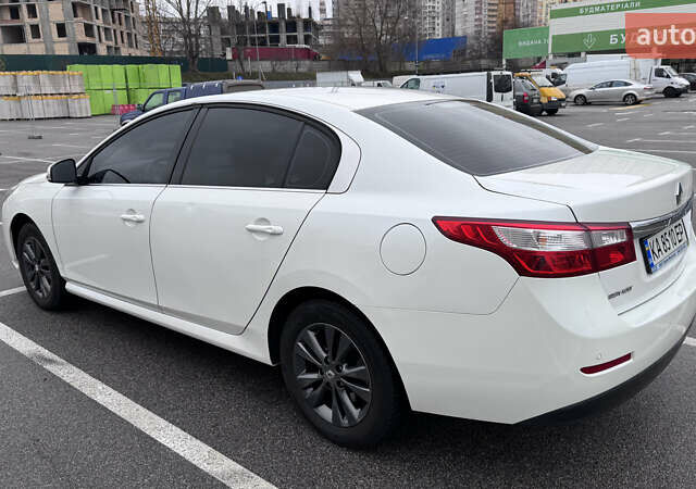 Білий Рено Латітьюд, об'ємом двигуна 2 л та пробігом 202 тис. км за 7900 $, фото 6 на Automoto.ua