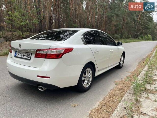 Білий Рено Латітьюд, об'ємом двигуна 2 л та пробігом 185 тис. км за 6950 $, фото 3 на Automoto.ua