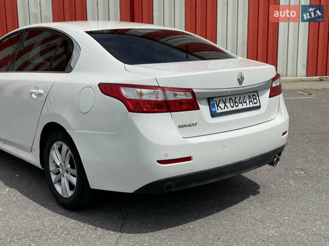 Белый Рено Латитьюд, объемом двигателя 2 л и пробегом 185 тыс. км за 7300 $, фото 5 на Automoto.ua