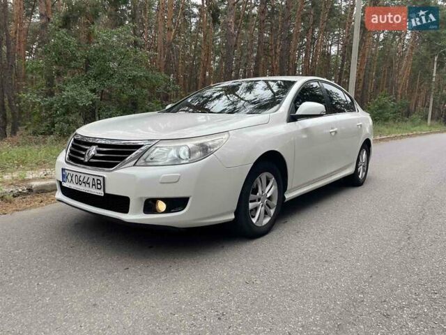 Білий Рено Латітьюд, об'ємом двигуна 2 л та пробігом 185 тис. км за 6950 $, фото 9 на Automoto.ua
