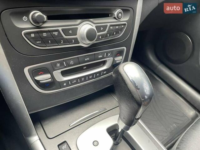 Білий Рено Латітьюд, об'ємом двигуна 2 л та пробігом 185 тис. км за 7100 $, фото 19 на Automoto.ua