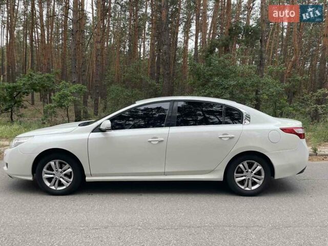 Білий Рено Латітьюд, об'ємом двигуна 2 л та пробігом 185 тис. км за 6950 $, фото 11 на Automoto.ua