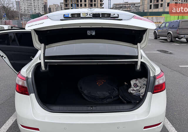 Білий Рено Латітьюд, об'ємом двигуна 2 л та пробігом 202 тис. км за 7900 $, фото 17 на Automoto.ua