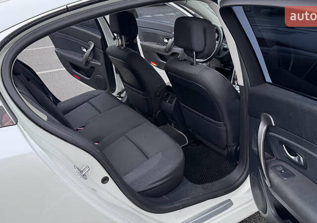 Білий Рено Латітьюд, об'ємом двигуна 2 л та пробігом 202 тис. км за 7900 $, фото 14 на Automoto.ua