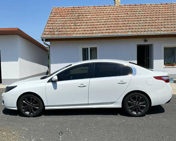 Белый Рено Латитьюд, объемом двигателя 2 л и пробегом 195 тыс. км за 8500 $, фото 3 на Automoto.ua