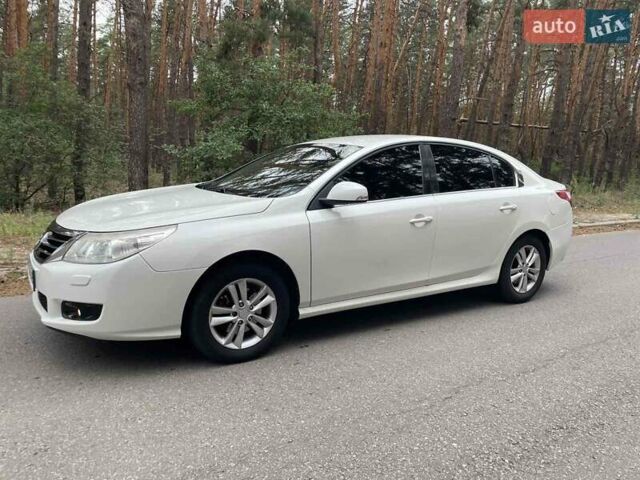 Білий Рено Латітьюд, об'ємом двигуна 2 л та пробігом 185 тис. км за 6950 $, фото 10 на Automoto.ua
