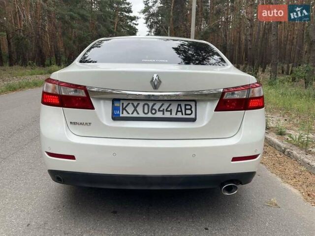 Білий Рено Латітьюд, об'ємом двигуна 2 л та пробігом 185 тис. км за 6950 $, фото 6 на Automoto.ua