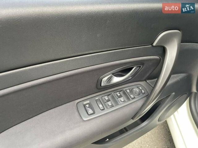 Білий Рено Латітьюд, об'ємом двигуна 2 л та пробігом 185 тис. км за 7100 $, фото 22 на Automoto.ua