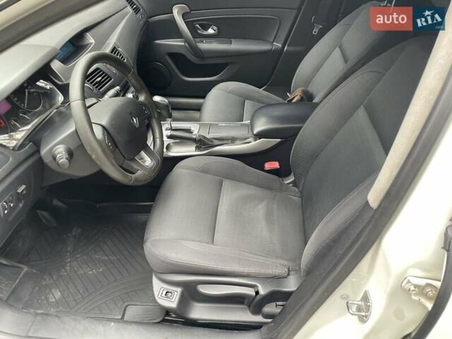 Білий Рено Латітьюд, об'ємом двигуна 2 л та пробігом 185 тис. км за 7100 $, фото 28 на Automoto.ua