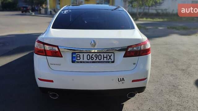 Белый Рено Латитьюд, объемом двигателя 2.5 л и пробегом 210 тыс. км за 8800 $, фото 1 на Automoto.ua
