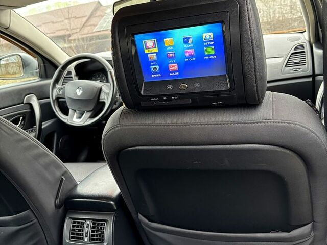 Белый Рено Латитьюд, объемом двигателя 2 л и пробегом 200 тыс. км за 7800 $, фото 10 на Automoto.ua