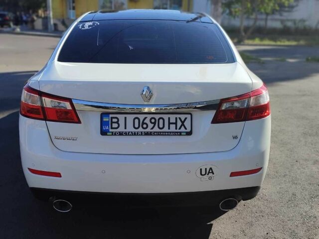 Белый Рено Латитьюд, объемом двигателя 2.5 л и пробегом 210 тыс. км за 8800 $, фото 5 на Automoto.ua