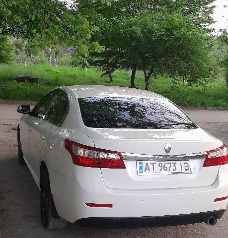 Белый Рено Латитьюд, объемом двигателя 2 л и пробегом 286 тыс. км за 9566 $, фото 13 на Automoto.ua