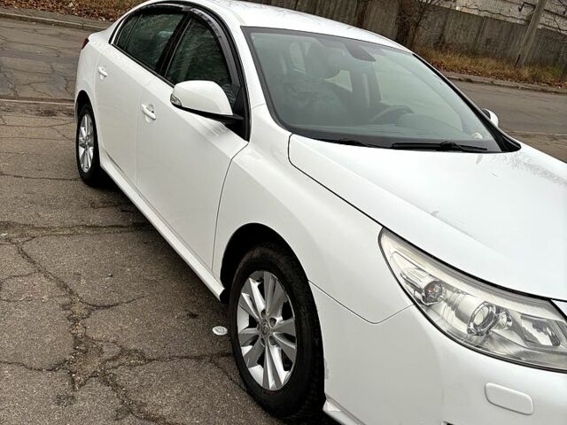 Белый Рено Латитьюд, объемом двигателя 2 л и пробегом 200 тыс. км за 7800 $, фото 6 на Automoto.ua