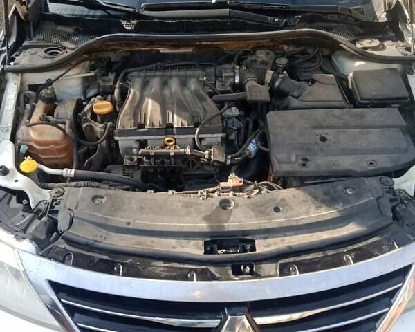 Білий Рено Латітьюд, об'ємом двигуна 2 л та пробігом 286 тис. км за 8800 $, фото 1 на Automoto.ua