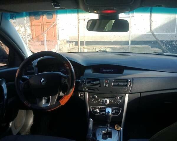 Білий Рено Латітьюд, об'ємом двигуна 2 л та пробігом 286 тис. км за 8800 $, фото 4 на Automoto.ua