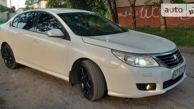 Белый Рено Латитьюд, объемом двигателя 2 л и пробегом 286 тыс. км за 8999 $, фото 56 на Automoto.ua