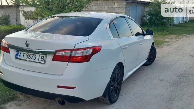 Белый Рено Латитьюд, объемом двигателя 2 л и пробегом 286 тыс. км за 8999 $, фото 80 на Automoto.ua