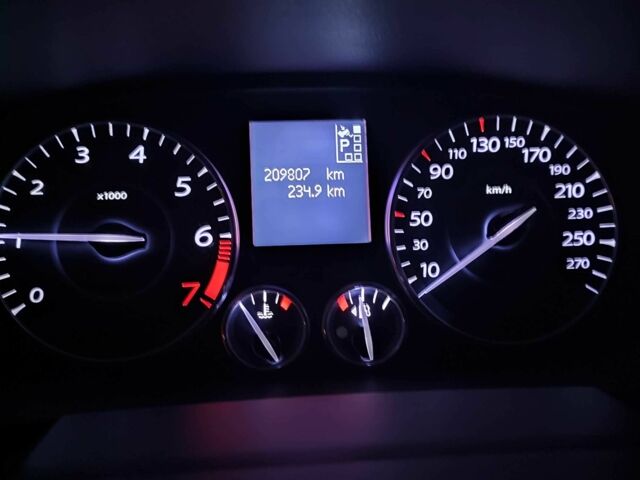 Белый Рено Латитьюд, объемом двигателя 2.5 л и пробегом 210 тыс. км за 8800 $, фото 10 на Automoto.ua