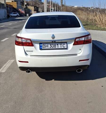 Белый Рено Латитьюд, объемом двигателя 2.5 л и пробегом 114 тыс. км за 8900 $, фото 9 на Automoto.ua