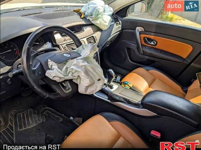 Білий Рено Латітьюд, об'ємом двигуна 2 л та пробігом 120 тис. км за 2000 $, фото 5 на Automoto.ua