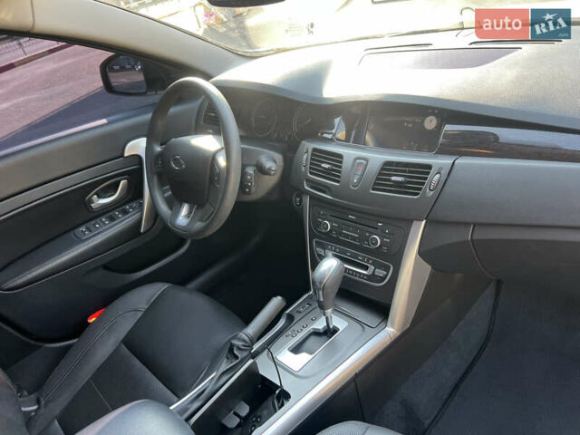 Белый Рено Латитьюд, объемом двигателя 2 л и пробегом 43 тыс. км за 14999 $, фото 68 на Automoto.ua