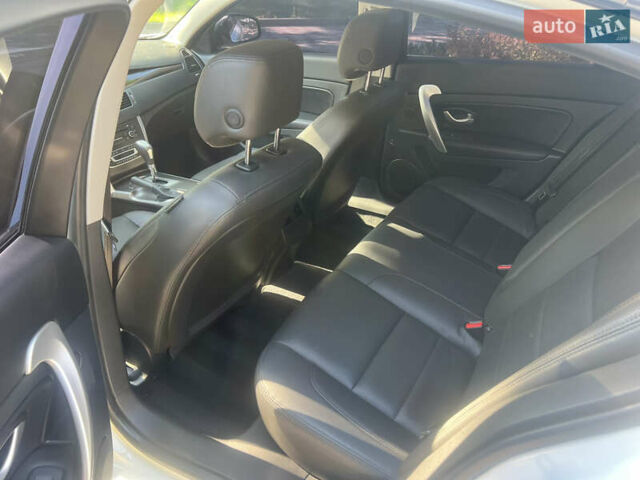 Белый Рено Латитьюд, объемом двигателя 2 л и пробегом 43 тыс. км за 14999 $, фото 42 на Automoto.ua