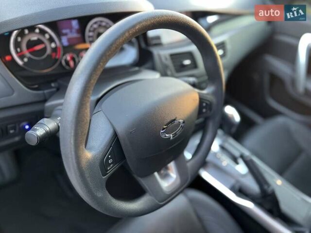 Білий Рено Латітьюд, об'ємом двигуна 2 л та пробігом 45 тис. км за 12800 $, фото 26 на Automoto.ua