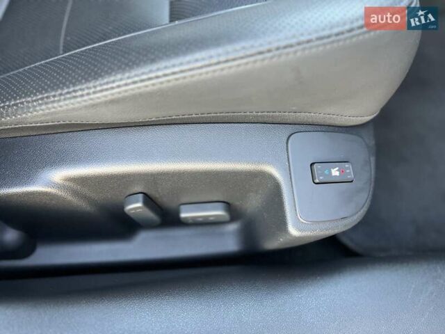 Білий Рено Латітьюд, об'ємом двигуна 2 л та пробігом 45 тис. км за 12800 $, фото 45 на Automoto.ua