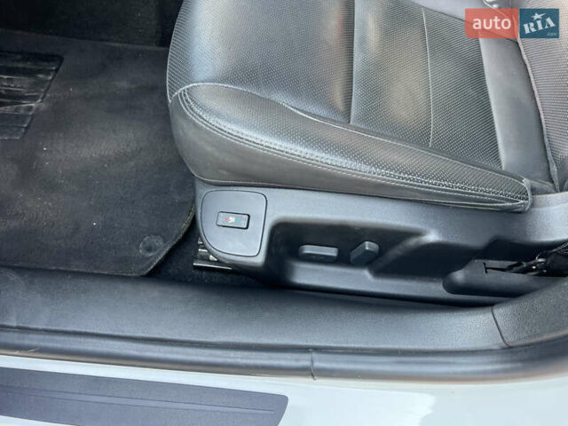 Белый Рено Латитьюд, объемом двигателя 2 л и пробегом 43 тыс. км за 14999 $, фото 70 на Automoto.ua