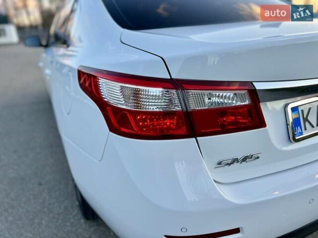 Білий Рено Латітьюд, об'ємом двигуна 2 л та пробігом 45 тис. км за 12800 $, фото 12 на Automoto.ua