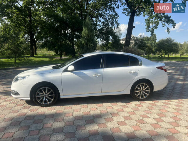Белый Рено Латитьюд, объемом двигателя 2 л и пробегом 43 тыс. км за 14999 $, фото 4 на Automoto.ua