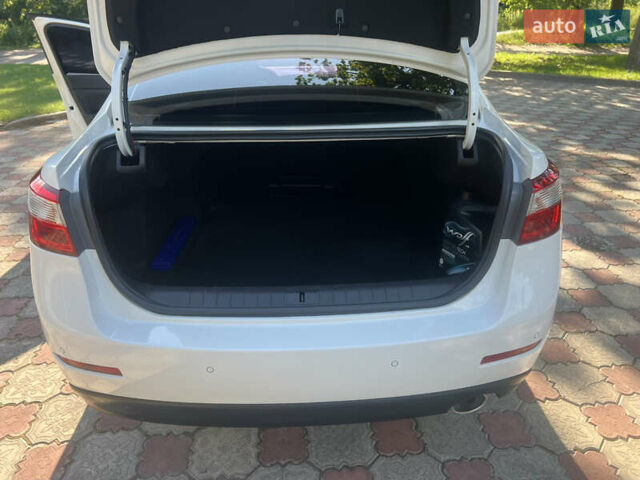 Белый Рено Латитьюд, объемом двигателя 2 л и пробегом 43 тыс. км за 14999 $, фото 18 на Automoto.ua