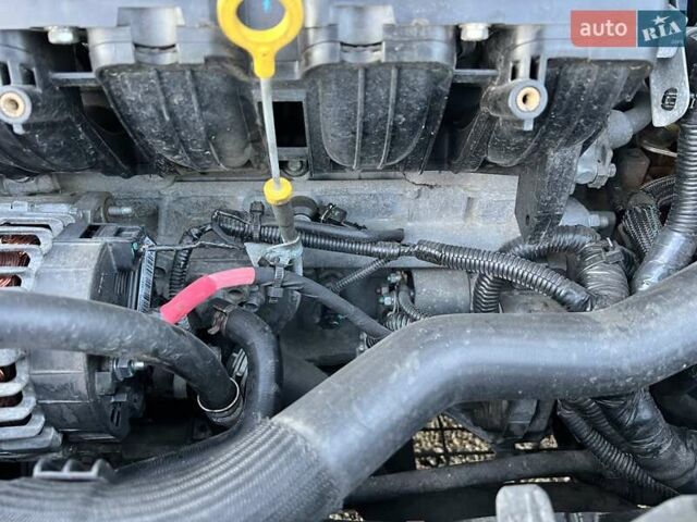 Білий Рено Латітьюд, об'ємом двигуна 2 л та пробігом 45 тис. км за 12800 $, фото 16 на Automoto.ua