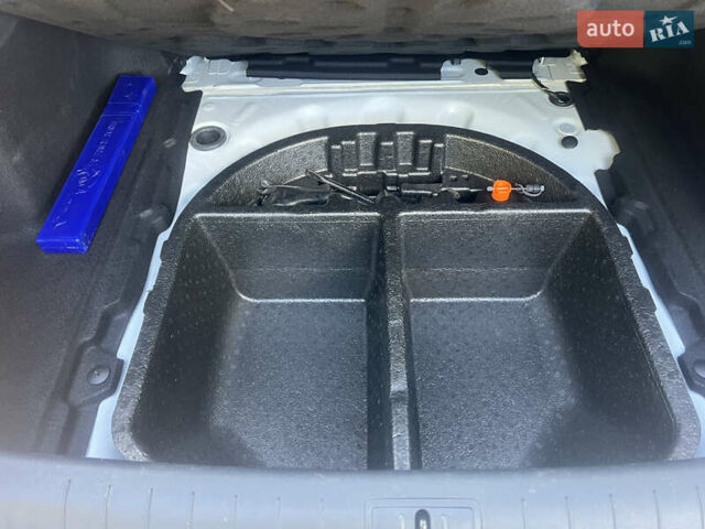 Белый Рено Латитьюд, объемом двигателя 2 л и пробегом 43 тыс. км за 14999 $, фото 15 на Automoto.ua